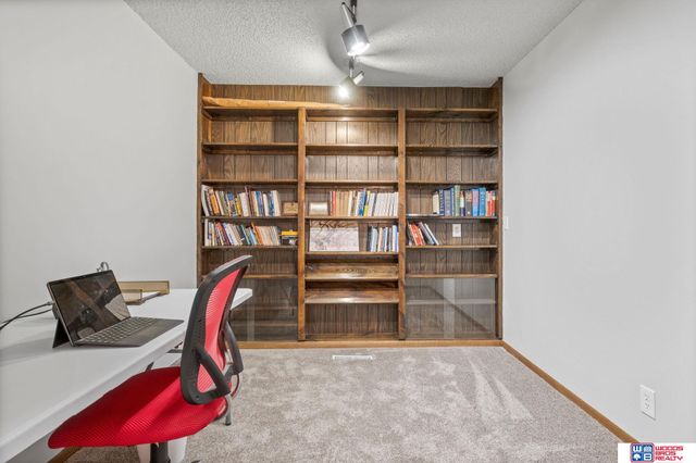 3515 Neerpark Drive, Lincoln, NE 68506