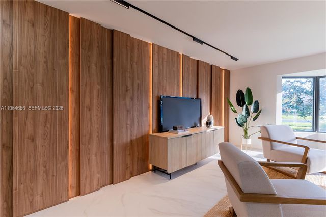 2415 NE 35th Dr, Fort Lauderdale, FL 33308