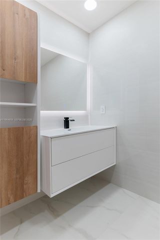 2415 NE 35th Dr, Fort Lauderdale, FL 33308