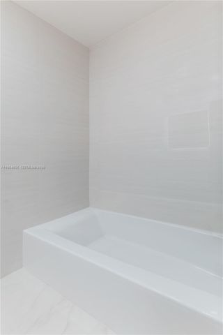 2415 NE 35th Dr, Fort Lauderdale, FL 33308