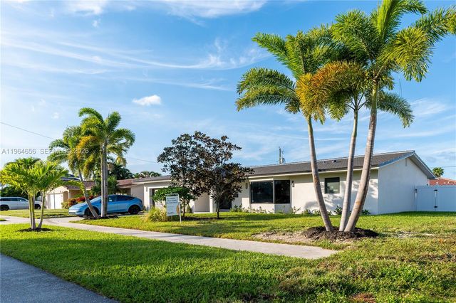 2415 NE 35th Dr, Fort Lauderdale, FL 33308
