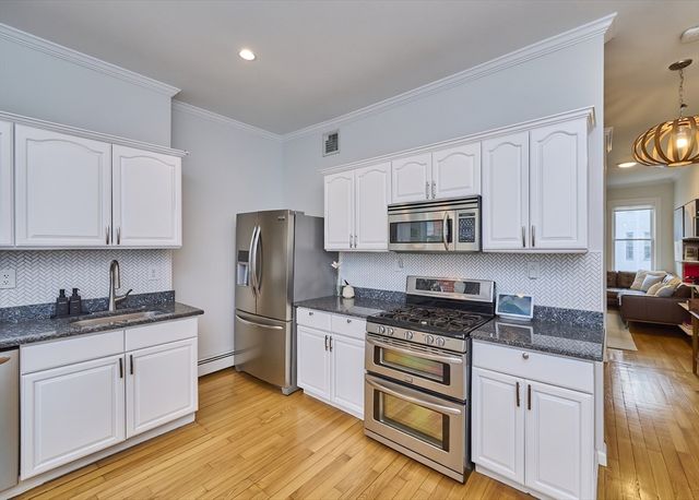 213 Green St 2, Cambridge, MA 02139