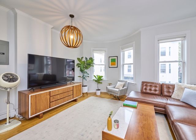 213 Green St 2, Cambridge, MA 02139