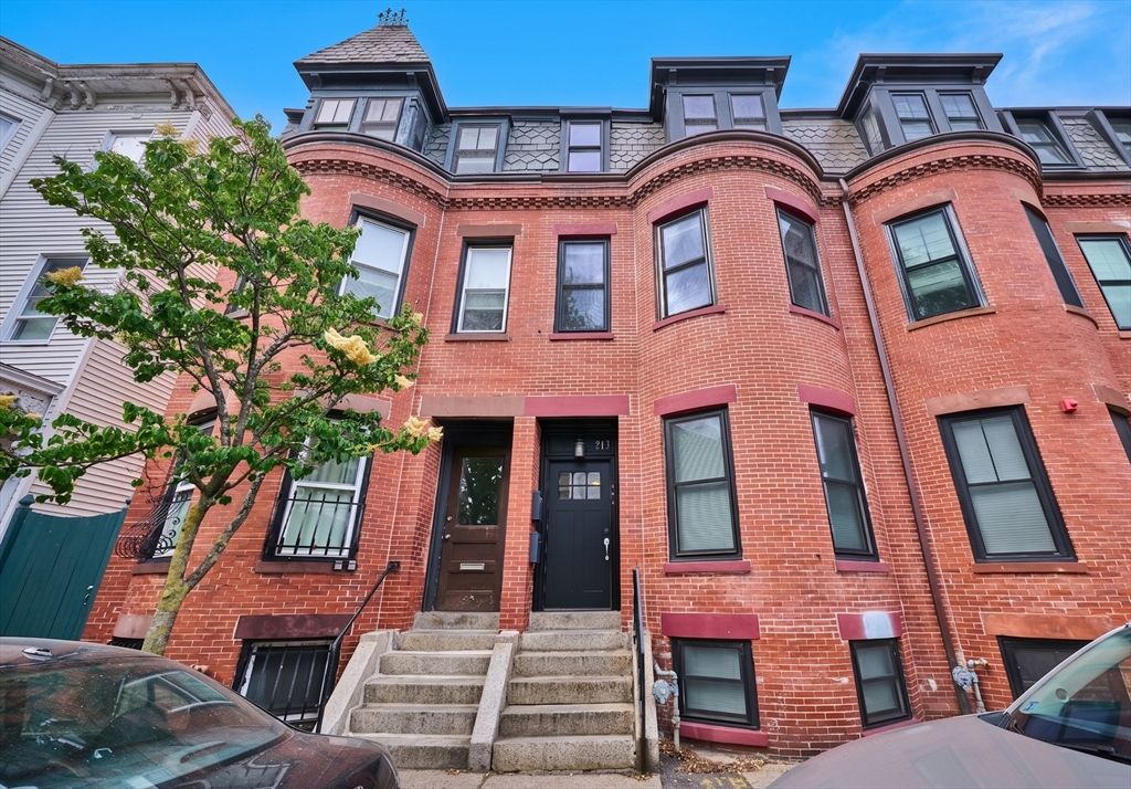 213 Green St 2, Cambridge, MA 02139