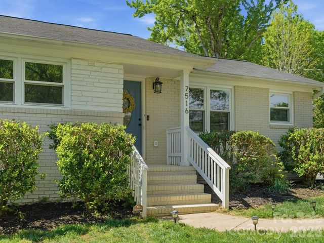 7516 Thorncliff Drive, Charlotte, NC 28210