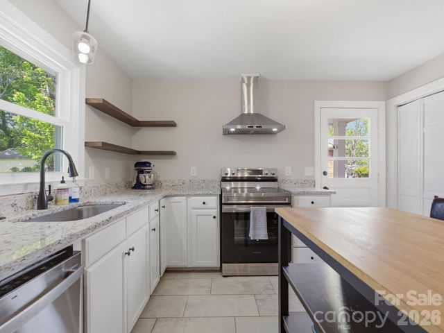 7516 Thorncliff Drive, Charlotte, NC 28210