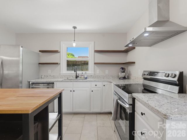 7516 Thorncliff Drive, Charlotte, NC 28210