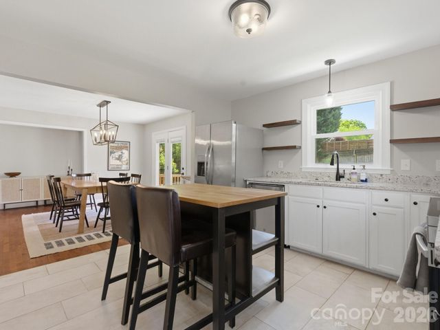 7516 Thorncliff Drive, Charlotte, NC 28210