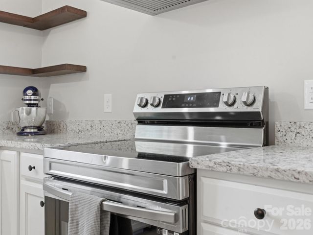 7516 Thorncliff Drive, Charlotte, NC 28210