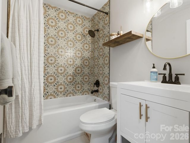 7516 Thorncliff Drive, Charlotte, NC 28210