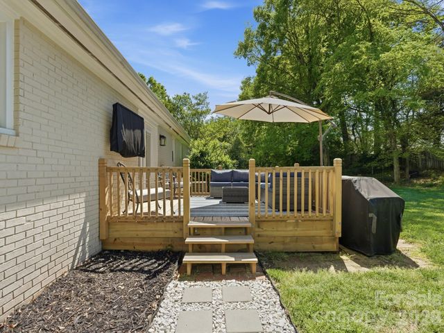 7516 Thorncliff Drive, Charlotte, NC 28210