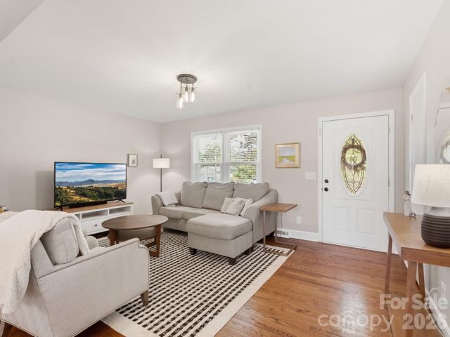 7516 Thorncliff Drive, Charlotte, NC 28210