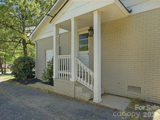 7516 Thorncliff Drive, Charlotte, NC 28210