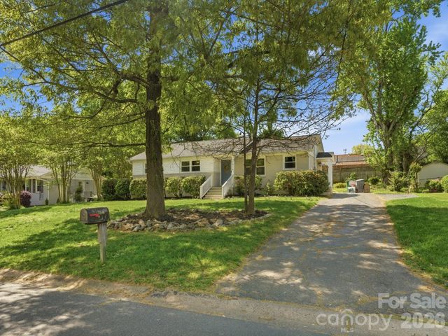 7516 Thorncliff Drive, Charlotte, NC 28210