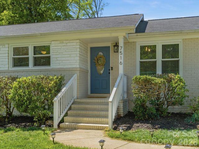 7516 Thorncliff Drive, Charlotte, NC 28210