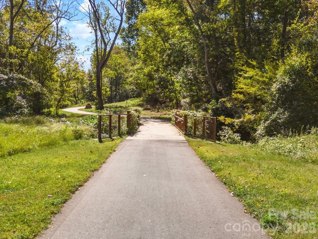 7516 Thorncliff Drive, Charlotte, NC 28210