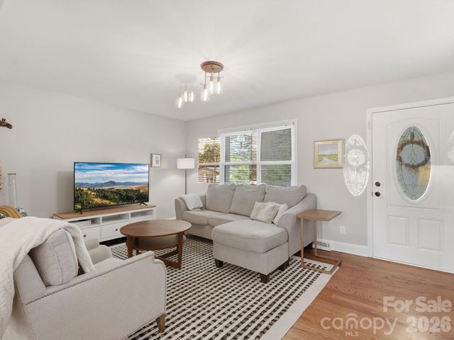 7516 Thorncliff Drive, Charlotte, NC 28210