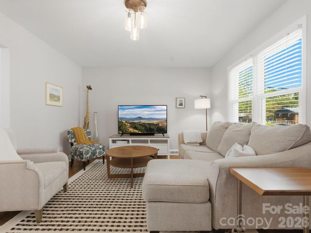 7516 Thorncliff Drive, Charlotte, NC 28210