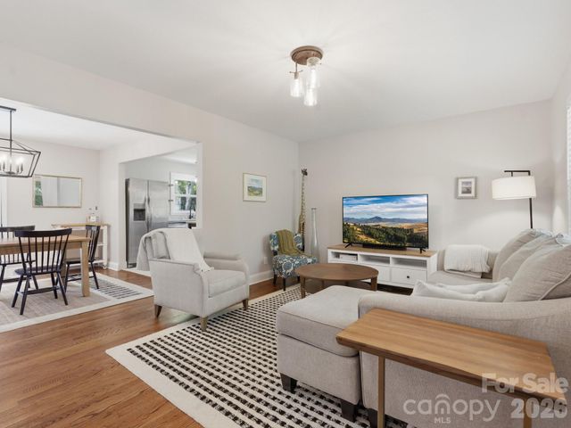 7516 Thorncliff Drive, Charlotte, NC 28210