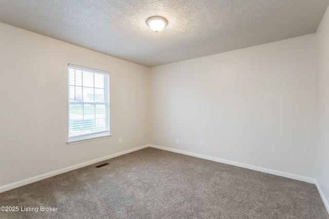 10103 Lancewood Rd, Louisville, KY 40229