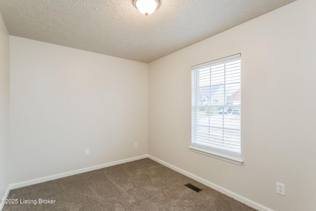 10103 Lancewood Rd, Louisville, KY 40229