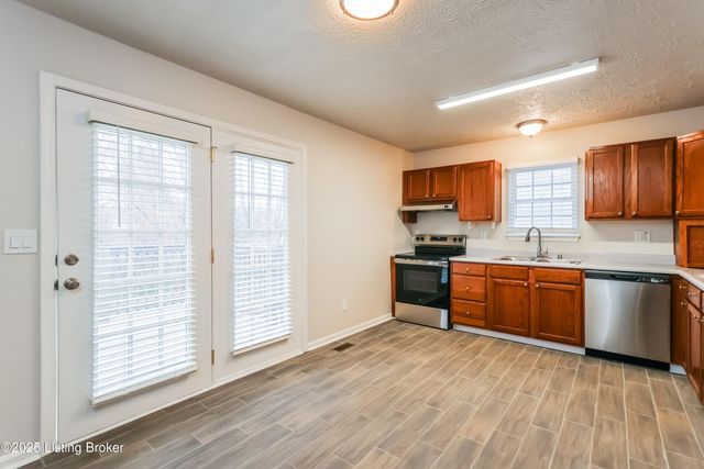 10103 Lancewood Rd, Louisville, KY 40229