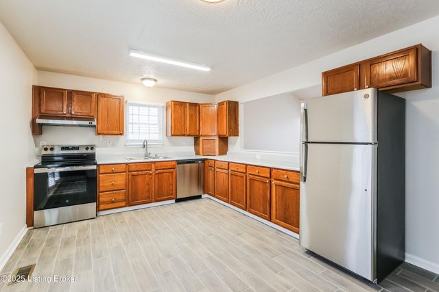 10103 Lancewood Rd, Louisville, KY 40229