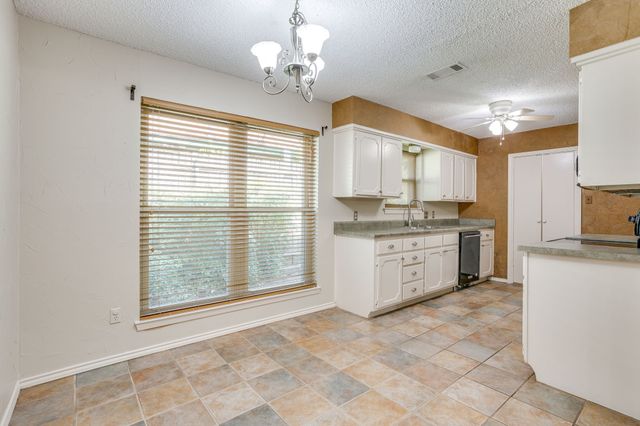 741 James Circle, Burleson, TX 76028