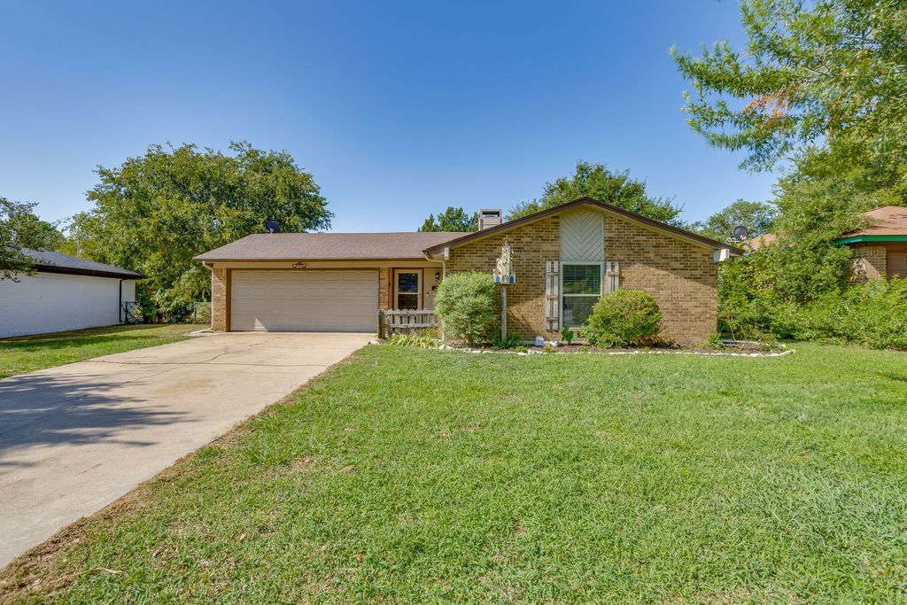 741 James Circle, Burleson, TX 76028
