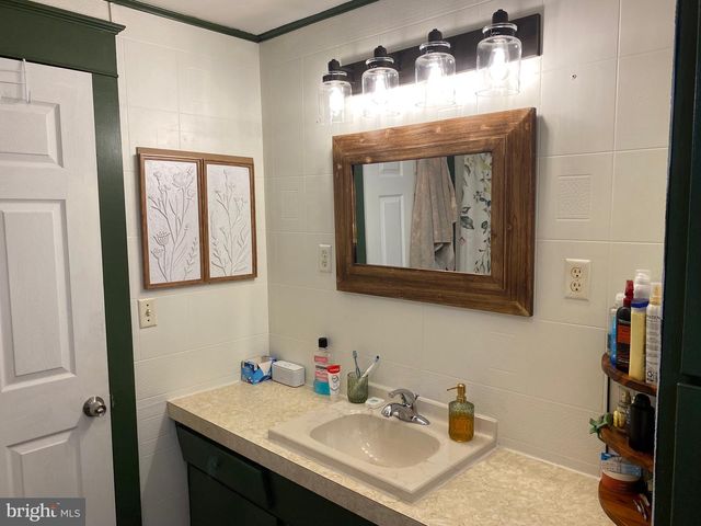 933 BARNESVILLE DR, Barnesville, PA 18214