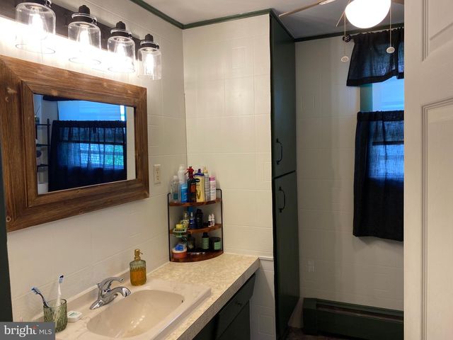 933 BARNESVILLE DR, Barnesville, PA 18214