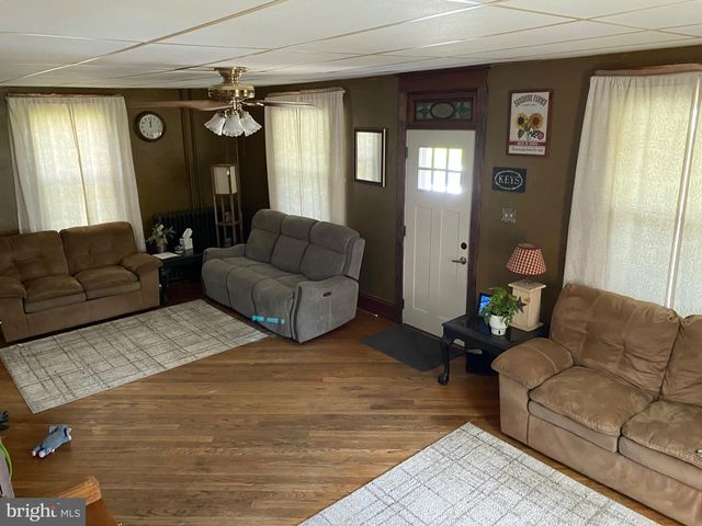 933 BARNESVILLE DR, Barnesville, PA 18214