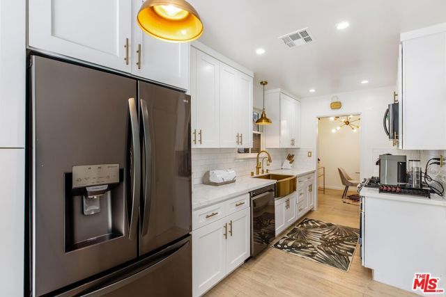 14225 Enadia Way, Van Nuys (los Angeles), CA 91405