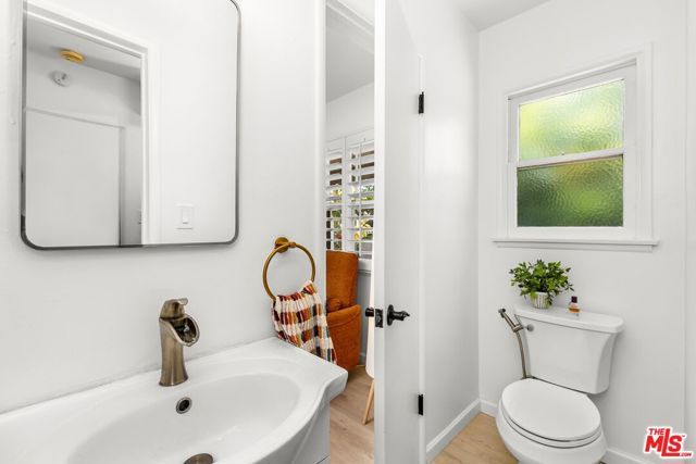 14225 Enadia Way, Van Nuys (los Angeles), CA 91405