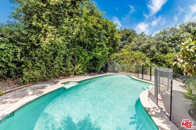 14225 Enadia Way, Van Nuys (los Angeles), CA 91405