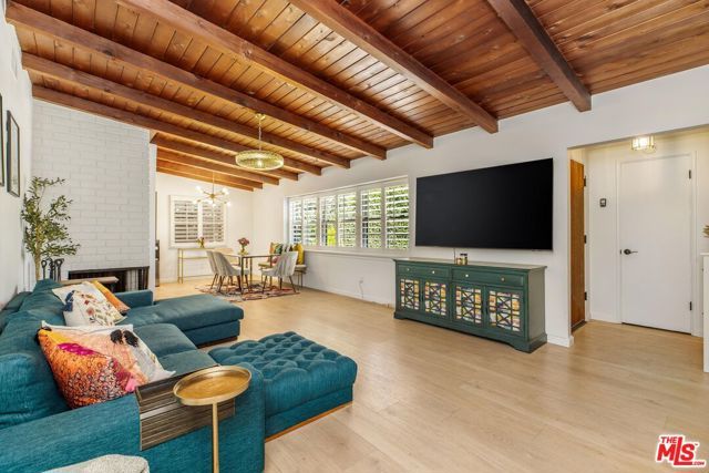 14225 Enadia Way, Van Nuys (los Angeles), CA 91405