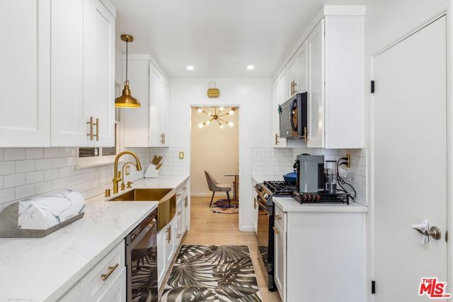 14225 Enadia Way, Van Nuys (los Angeles), CA 91405