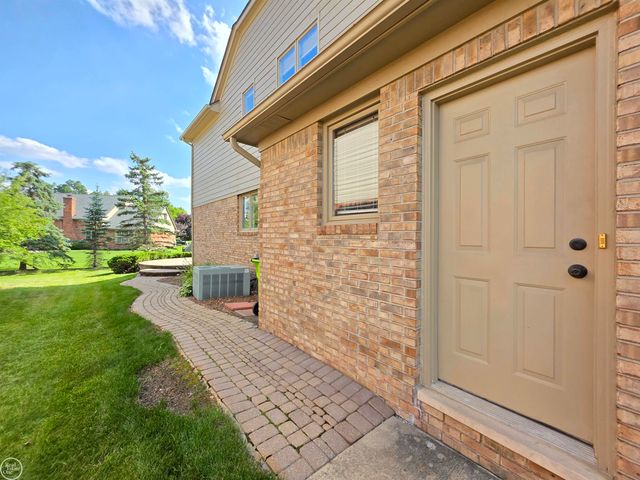 16794 Renee Drive, Macomb Twp, MI 48042