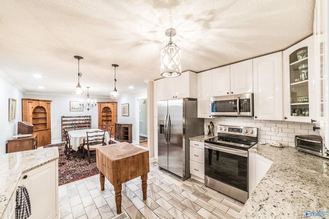 445 Golfview Drive NE, Arab, AL 35016