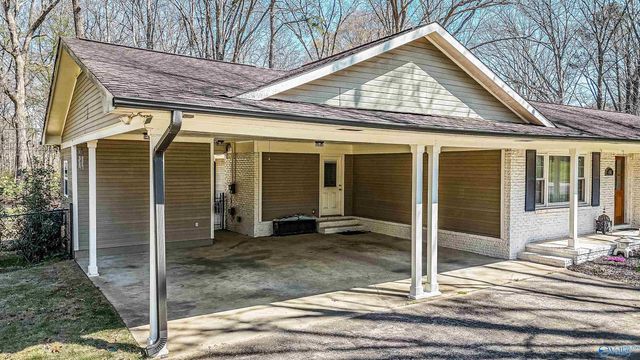 445 Golfview Drive NE, Arab, AL 35016