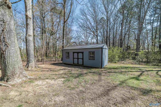 445 Golfview Drive NE, Arab, AL 35016