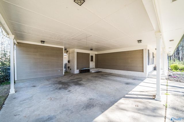 445 Golfview Drive NE, Arab, AL 35016