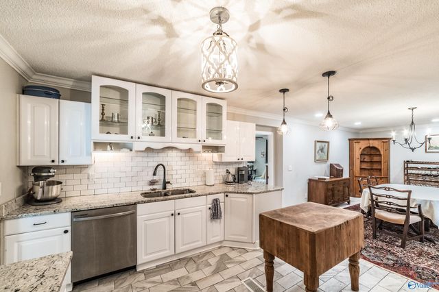 445 Golfview Drive NE, Arab, AL 35016