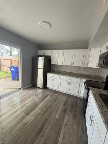 6602 Stoney PT, Norfolk, VA 23502