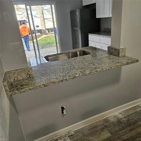 6602 Stoney PT, Norfolk, VA 23502