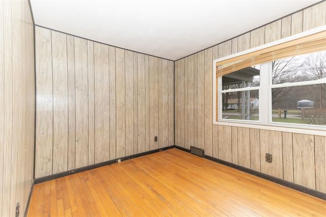 10121 S Sprinkle Road, Vicksburg, MI 49097