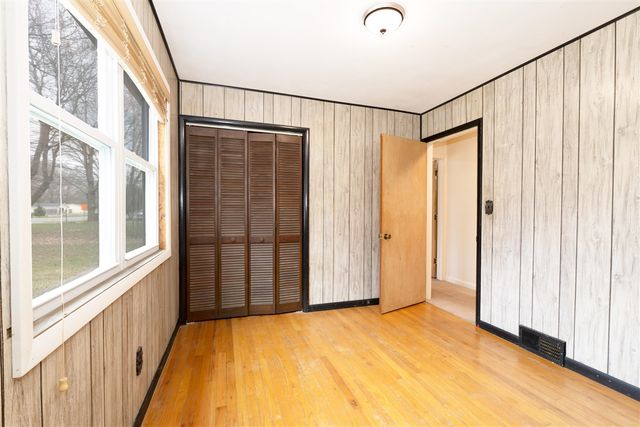 10121 S Sprinkle Road, Vicksburg, MI 49097