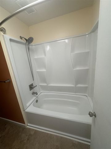 10121 S Sprinkle Road, Vicksburg, MI 49097