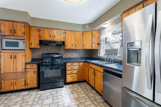 10121 S Sprinkle Road, Vicksburg, MI 49097