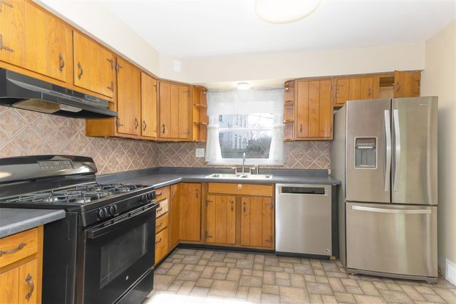 10121 S Sprinkle Road, Vicksburg, MI 49097